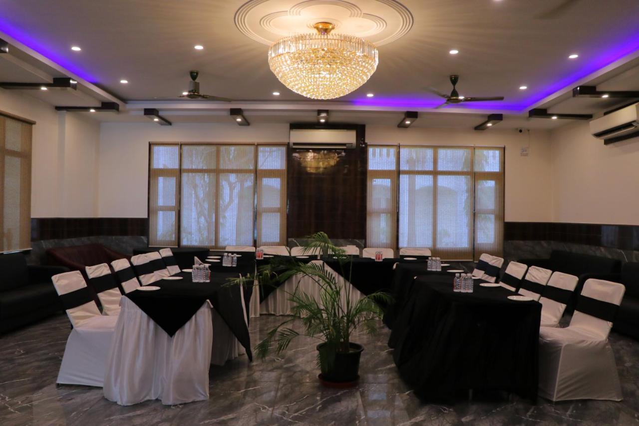 Hotel Clarks Inn Express Bharatpur Exterior photo