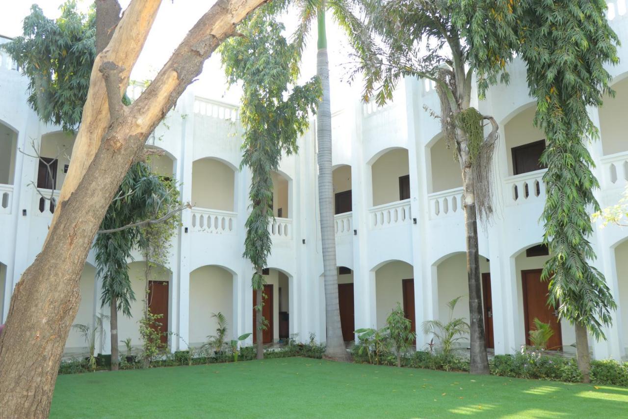Hotel Clarks Inn Express Bharatpur Exterior photo