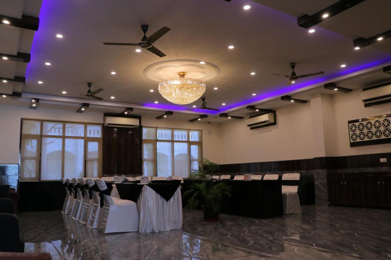 Hotel Clarks Inn Express Bharatpur Exterior photo