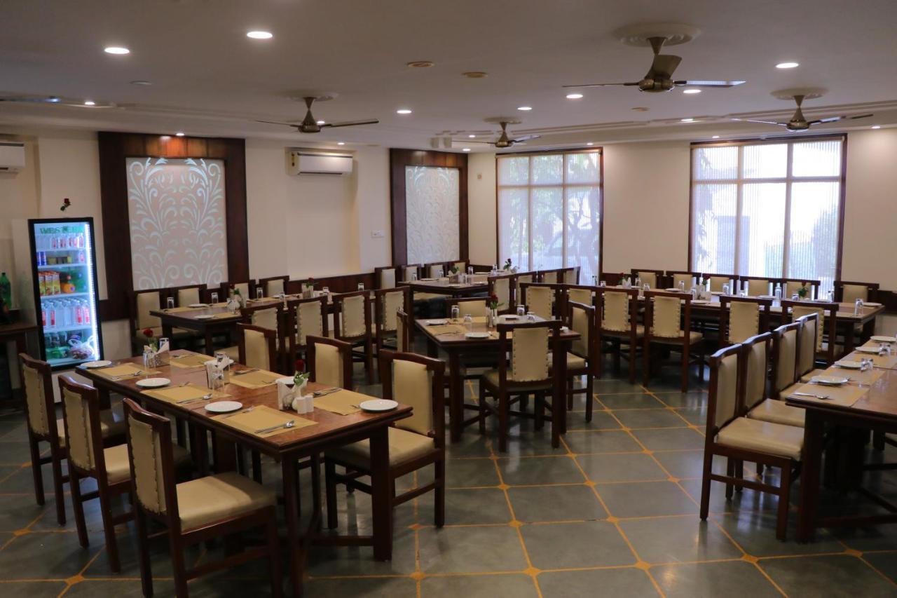 Hotel Clarks Inn Express Bharatpur Exterior photo